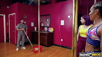 Kelsi Twerks On A Cock