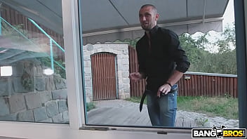 Veronica'_s Squirting Anal Workout