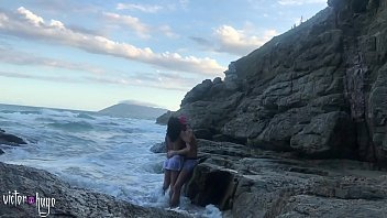 FODENDO AMIGA NA PRAIA