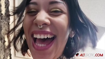 Fucking horny inked up cutie Selena Savage