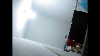 Espiando a mi empleada ! Spying on my housemaid