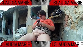 La guarra de la gorda se pone cachonda teniendo sexo en un sitio abandonado