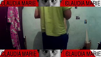 Meti&eacute_ndole el palo de la escoba a la gorda por el coño. Ese co&ntilde_o necesita una limpieza y no hay nada mejor que rasparle el co&ntilde_o a la gorda para com&eacute_rmerlo.