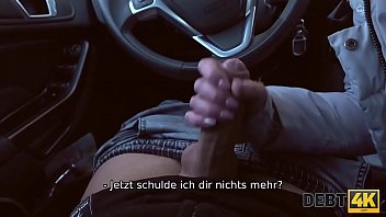 DEBT4k. Blonde Kokette will neue Stiefel kaufen, warum also Muschi verkaufen