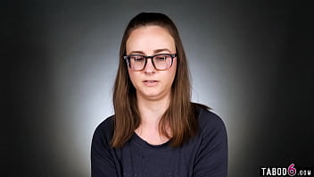 How does MILF Jay Taylor masturbate? We will find out today!