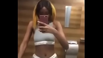 Ugandan cutie Jenny Nasasira shows off incredible body in shower