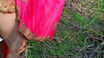 देशी सादी सुदा भाभी को देवर ने जंगल की झाड़ी के पीछे लेजाकर चोदा