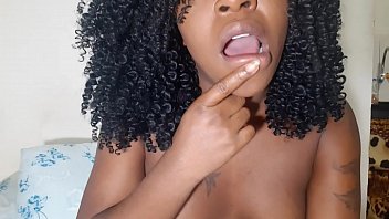 Goze muito com a BAIANA safada no comando da PUNHETA GUIADA (COMPLETO NO RED)