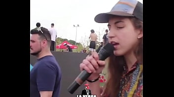 Sara Socas escupe y traga rimas