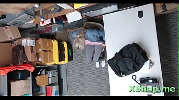 Beautiful chick Emma Hix deep throat fellatio