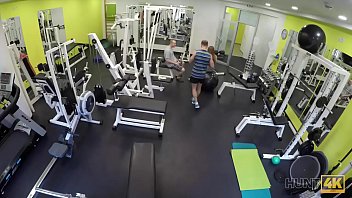 HUNT4K. La joven y bella Linda Sweet ama los deportes, el dinero y el sexo