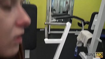 HUNT4K. Das gro&szlig_artige junge M&auml_dchen Linda Sweet liebt nur Sport, Geld und Sex