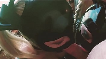 Colegiala pecadora de coletas y &Ntilde_u de trenzas y boca de comepollas, en latex.