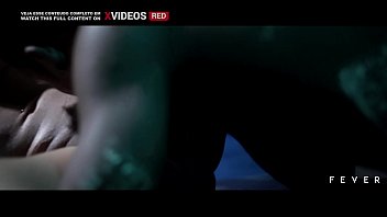 Mia Linz fode com moreno sarado atuando pela primeira vez - FEVER