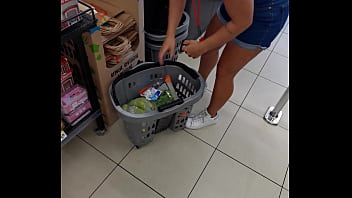 candid milf on shots at shoping