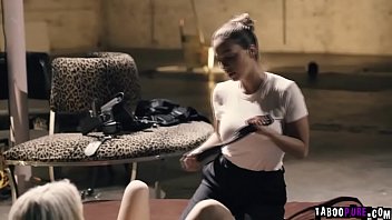 Abigail spreads her legs and gets her milf pussy eaten by Kenzie