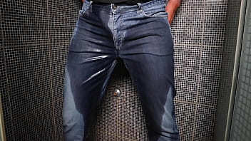 Guy pee inside his jeans and cumshot on end