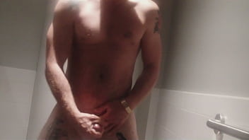 Nick Wonder gets Sex ! Because he goes the Distance.