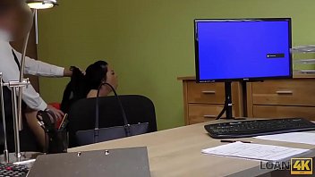 LOAN4K. Bruna snella ha bisogno di soldi ed &egrave_ pronta a tutto
