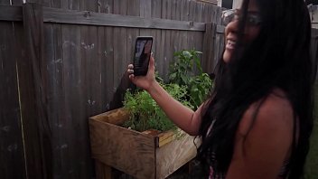 Husband surpirses IG influencer wife while she&#039_s live. Cums on her face.