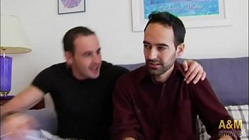 Joder !!! Dos t&iacute_os en la calle le hacen una oferta de trabajo a mi mujer y yo me convierto en un cornudo.