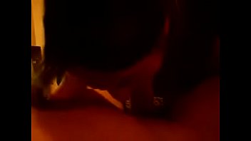 Mamada sin manos, se come la leche y sigue chupando