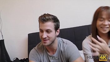 HUNT4K. Bella e sexy in ginocchio per succhiarmelo