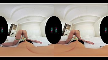 VRHUSH Brandi Love masturbating in virtual reality