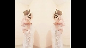 gorda bailando  en vestido transparente