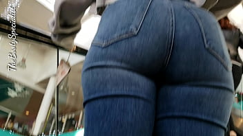 Big Ass White Girl in Tight Jeans (Candid)
