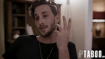 Sarah Vandella, Emma Hix In Why Are You Doing This