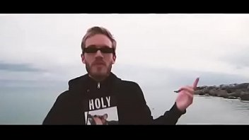 Sueco penetra a una india