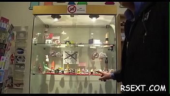 Gorgeous hooker puts condom on 10-pounder and gives hot blowjob