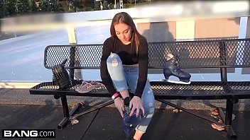 Jessie Wylde shows off her BJ skills in a public