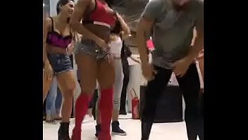 Gracyanne Barbosa Dan&ccedil_a do Palco do Arnold Classic South America(2018) com Gostosas ao Som de MC WM - Fuleragem   Os Africanos - Pumba la Pumba