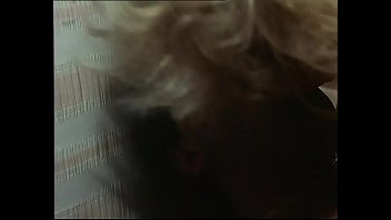 Italian vintage porn: two girls targeted and fucked by a three guys