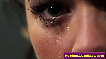 Roundass eurobabe facialized by two cocks