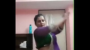 Busty pooja bhabhi seductive dance