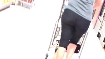 WHITE COUGAR SPANDEX BOOTY CANDID 6