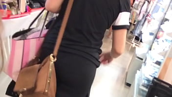 LATINA SPANDEX BOOTY CANDID 1