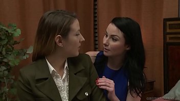 Veruca James seduces the unexperienced Shauna Skye