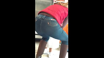 Candid hot MILF jeans - bit.ly2gExdSm