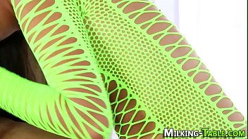 Wam masseuse facialized