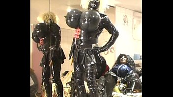 Roxina2006BondageRubberQueenl011106XXXL.MPG