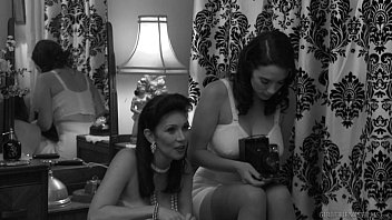 Vintage lesbian porn with Valentina Nappi