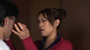 japanese maid helps his retarded master to release his cum into her mouth