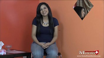 Porno-Casting Interview mit der Studentin Leona 20 - SPM Leona20IV01