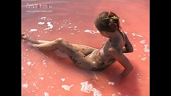 Abelina &amp_ Valentina Lets Wash Now