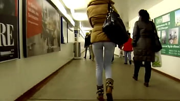 Candid Ass in tight jeans