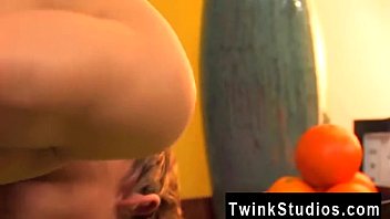 Gay video It&#039_s a classic porno scene: a molten pizza delivery guy,